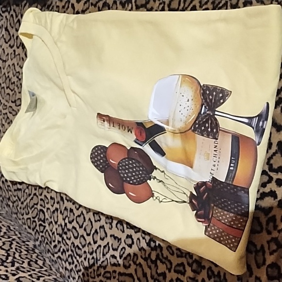 Moet Champagne 🍾 celebration t shirt  v neck - Picture 2 of 3